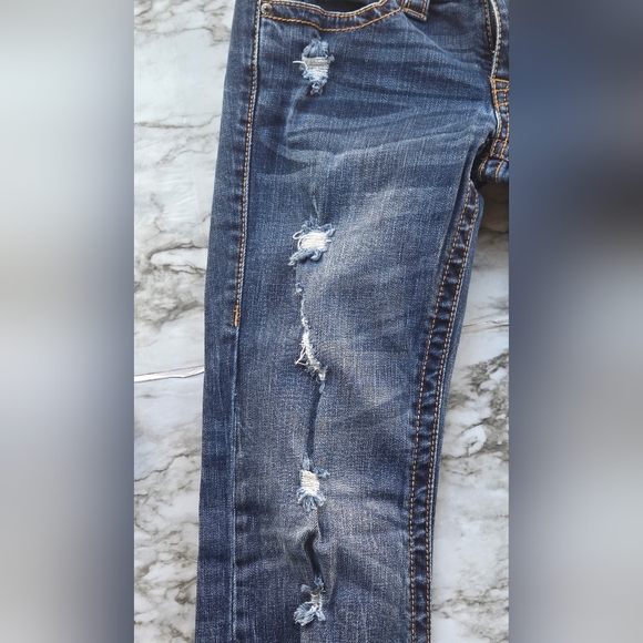 LONDONJEAN VS Low 5 Flap Distressed Jeans - Picture 8 of 14
